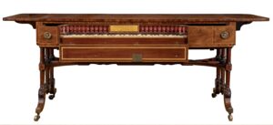 Piano de mesa inserido em mesa de abas. John Broadwood & Son. 1802. Museu Medeiros e Almeida, FMA 216